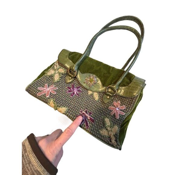 Vintage Green Floral Embroidered Handbag With Dual Handles & Croc Texture Accent - Picture 8 of 15